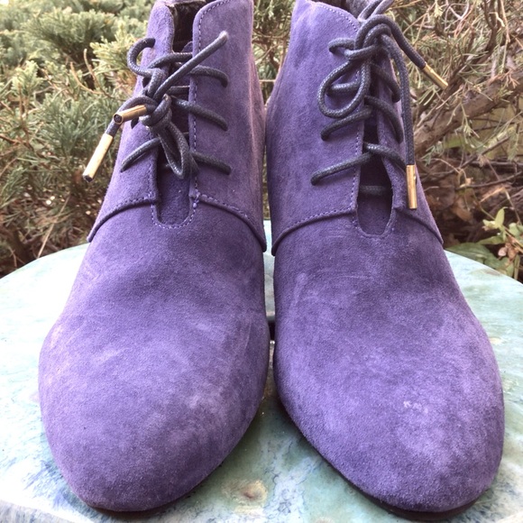 ISSAC Mizrahi Live (8M) WOMEN’S Suede Leather Lace-up ankle Bootie in purple. - Picture 4 of 8